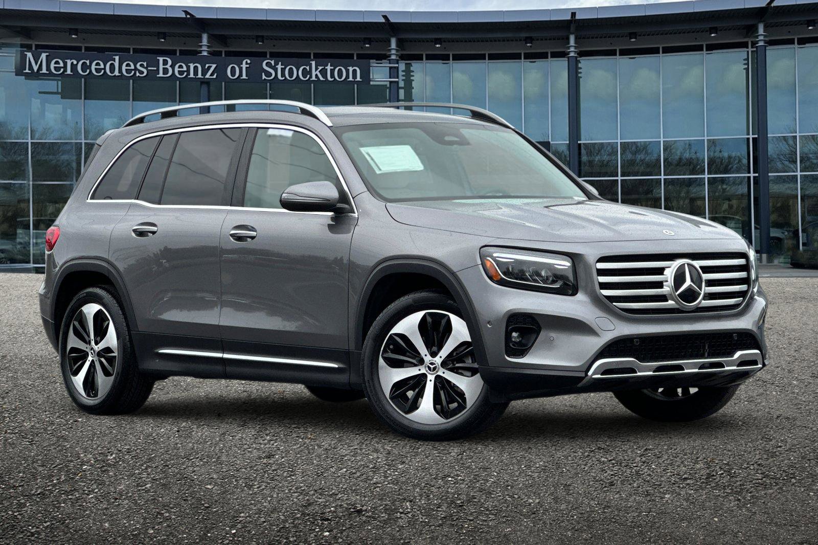 Certified 2025 Mercedes-Benz GLB 250 4MATIC image 1