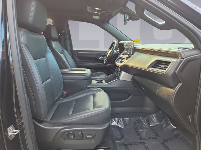 Used 2021 Chevrolet Tahoe Z71 w/ Luxury Package AWD/4WD image 17