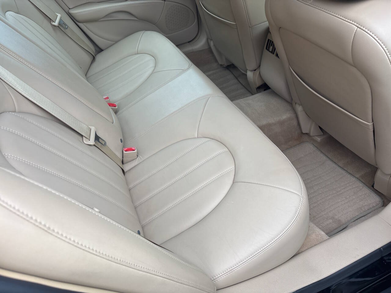 Used 2011 Buick Lucerne CXL FWD image 7