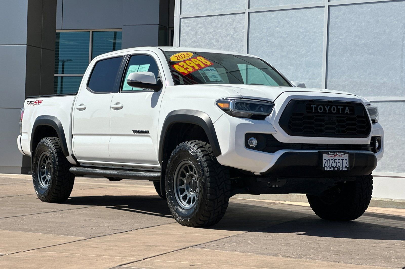 Used 2023 Toyota Tacoma TRD Off-Road w/ Advanced Technology Package AWD/4WD image 2