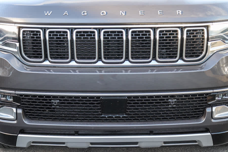 Used 2024 Jeep Wagoneer L Series II RWD image 9