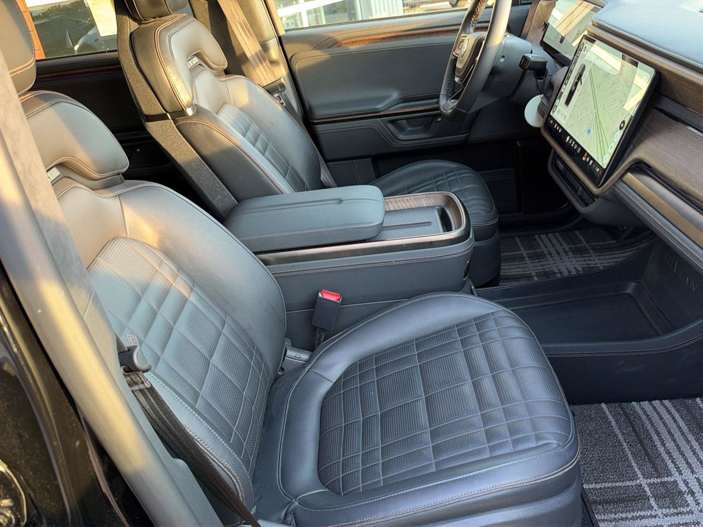 Used 2026 Rivian R1S Premium Tri AWD/4WD image 12