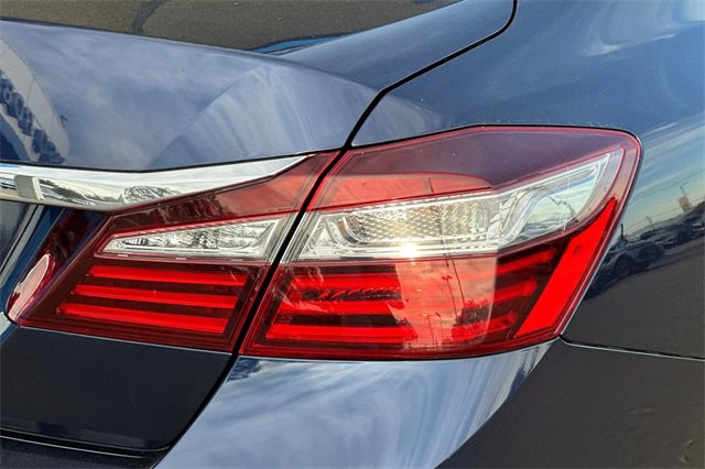 Used 2017 Honda Accord LX image 28