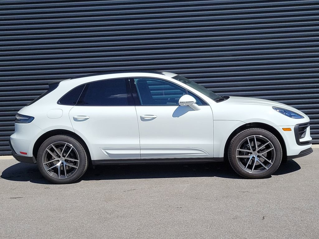 Certified 2025 Porsche Macan image 8