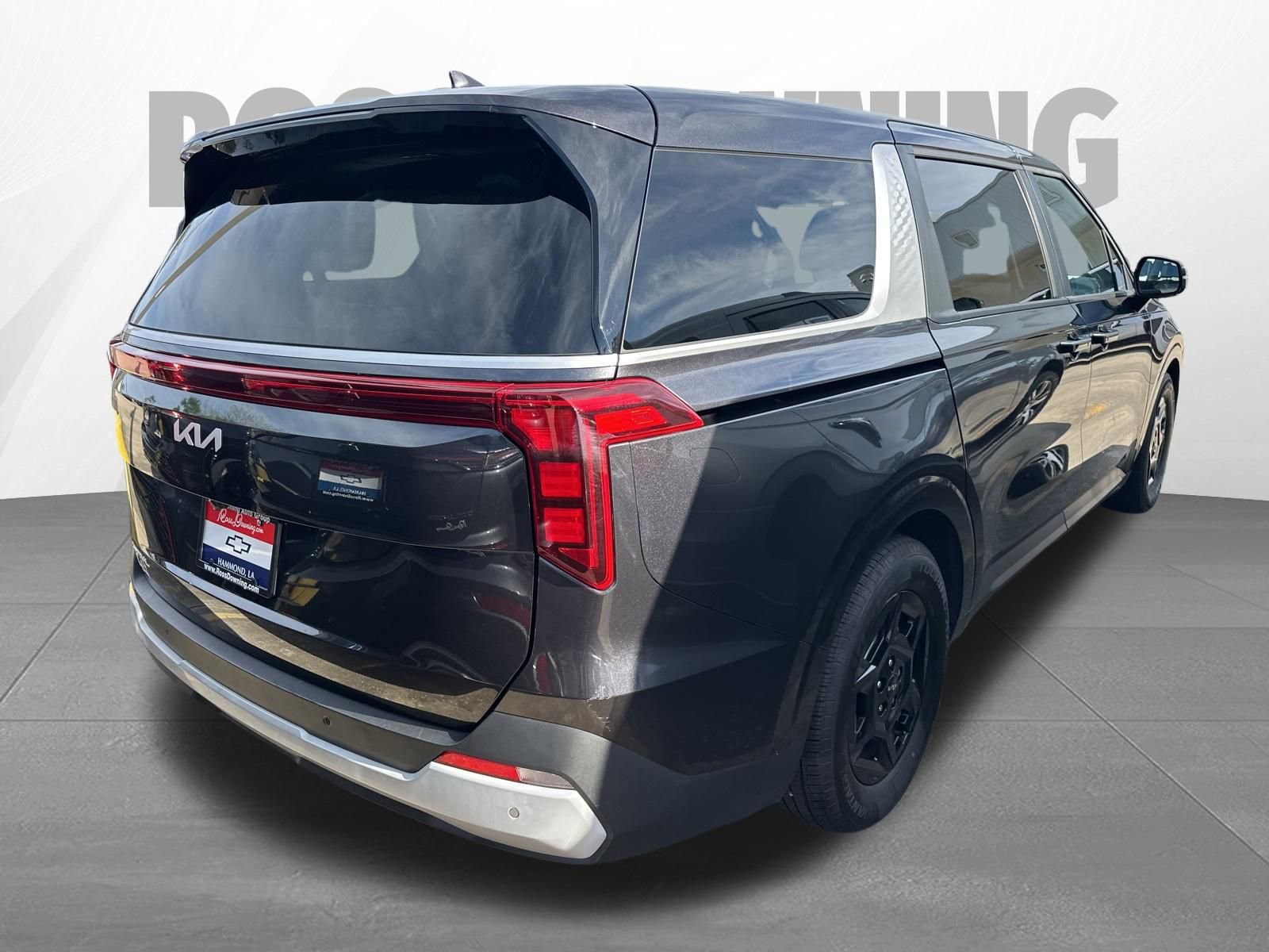 Used 2025 Kia Carnival FWD image 4