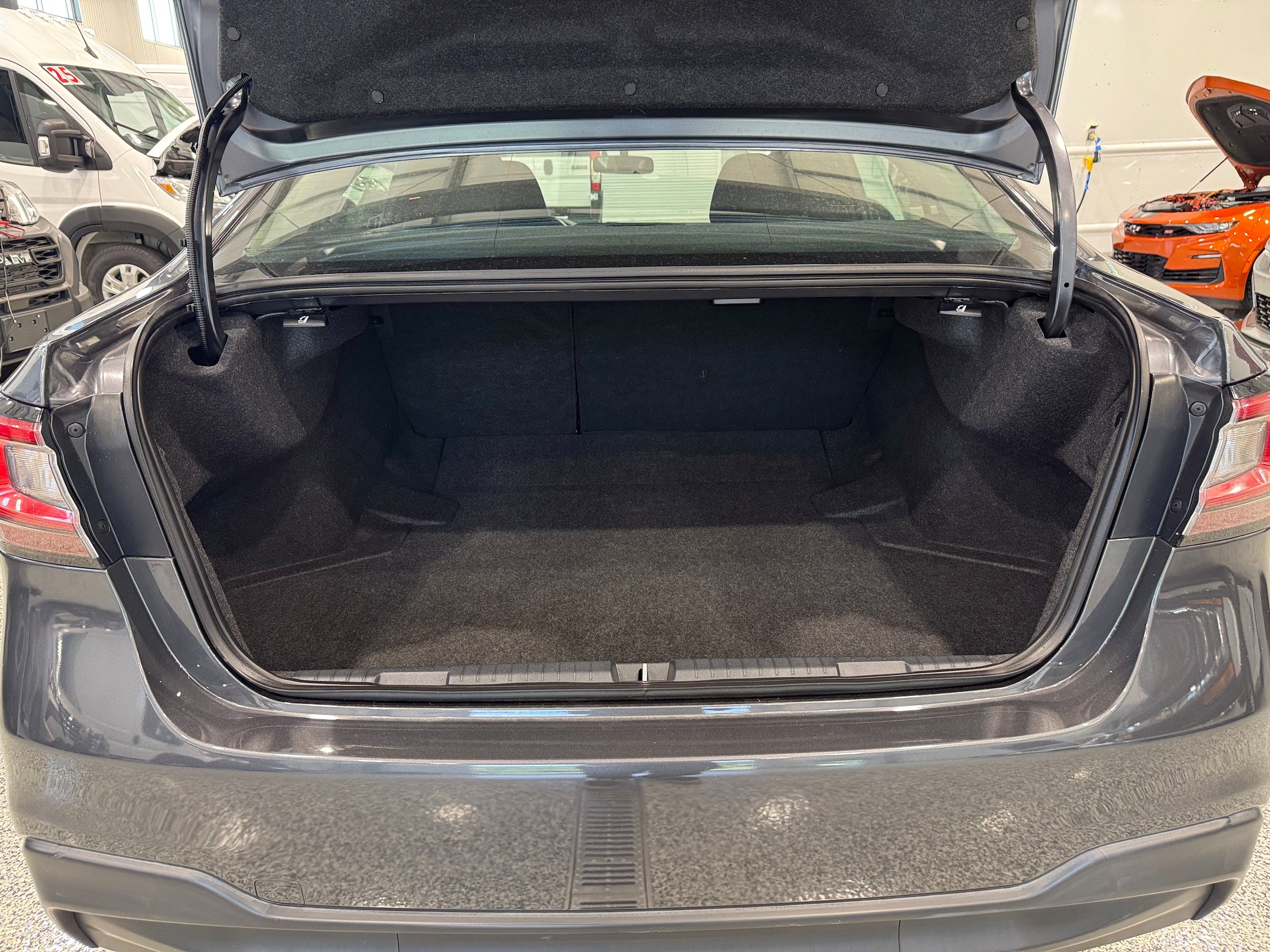 Used 2023 Subaru Legacy Premium AWD/4WD image 9