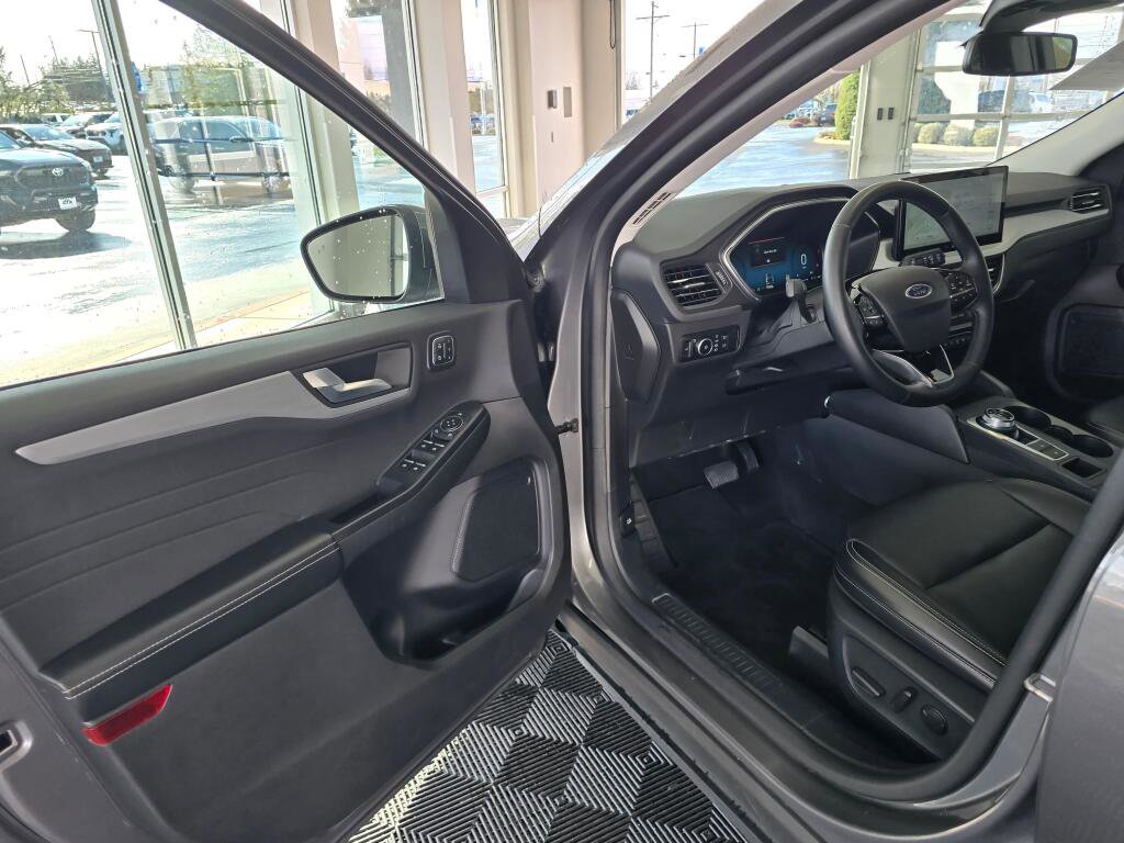 Used 2024 Ford Escape Platinum AWD/4WD image 18