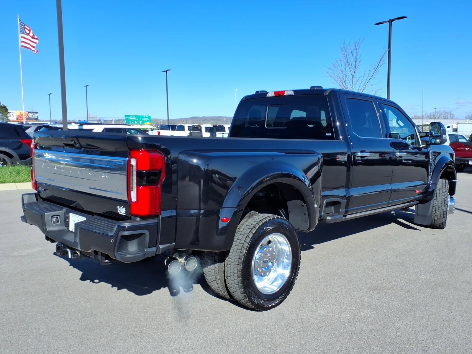 Used 2025 Ford F450 Platinum w/ Platinum Plus Package image 3