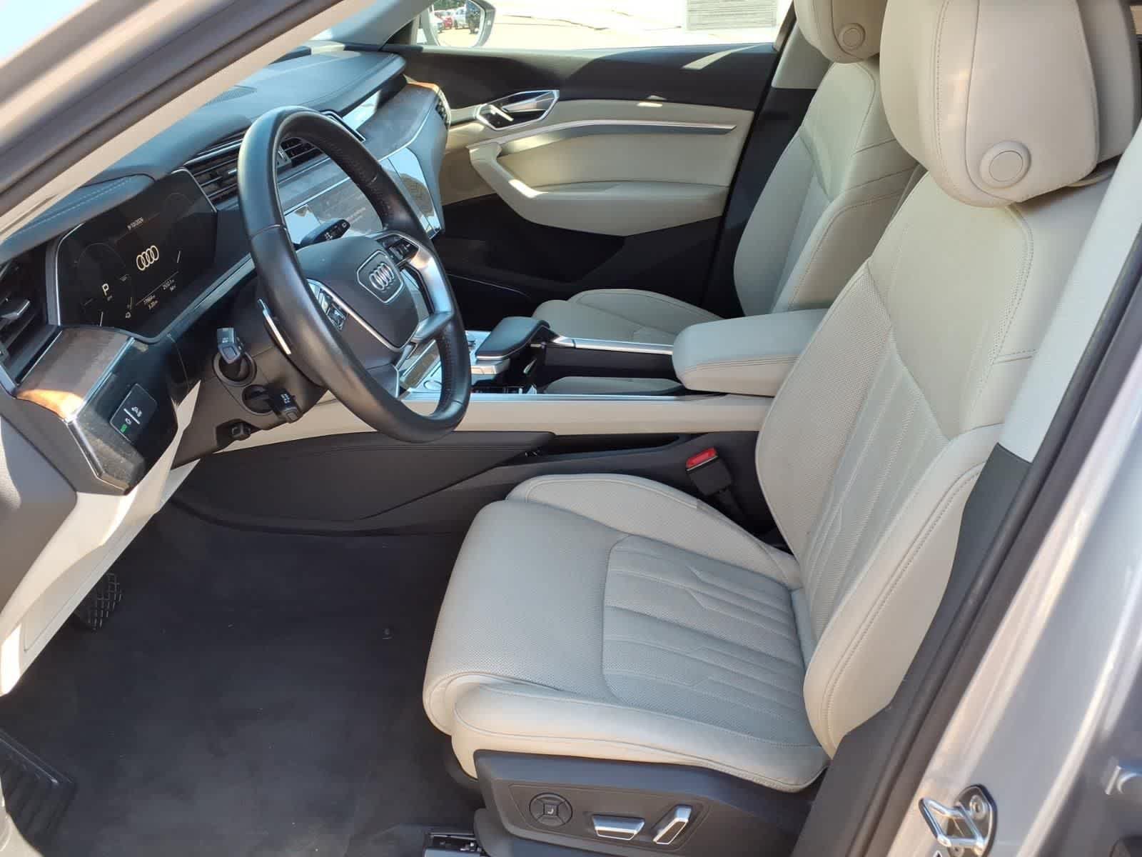 Used 2019 Audi e-tron Prestige w/ Prestige Package AWD/4WD image 15