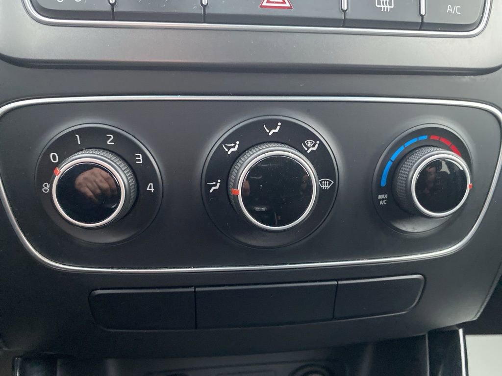 Used 2015 Kia Sorento LX image 30