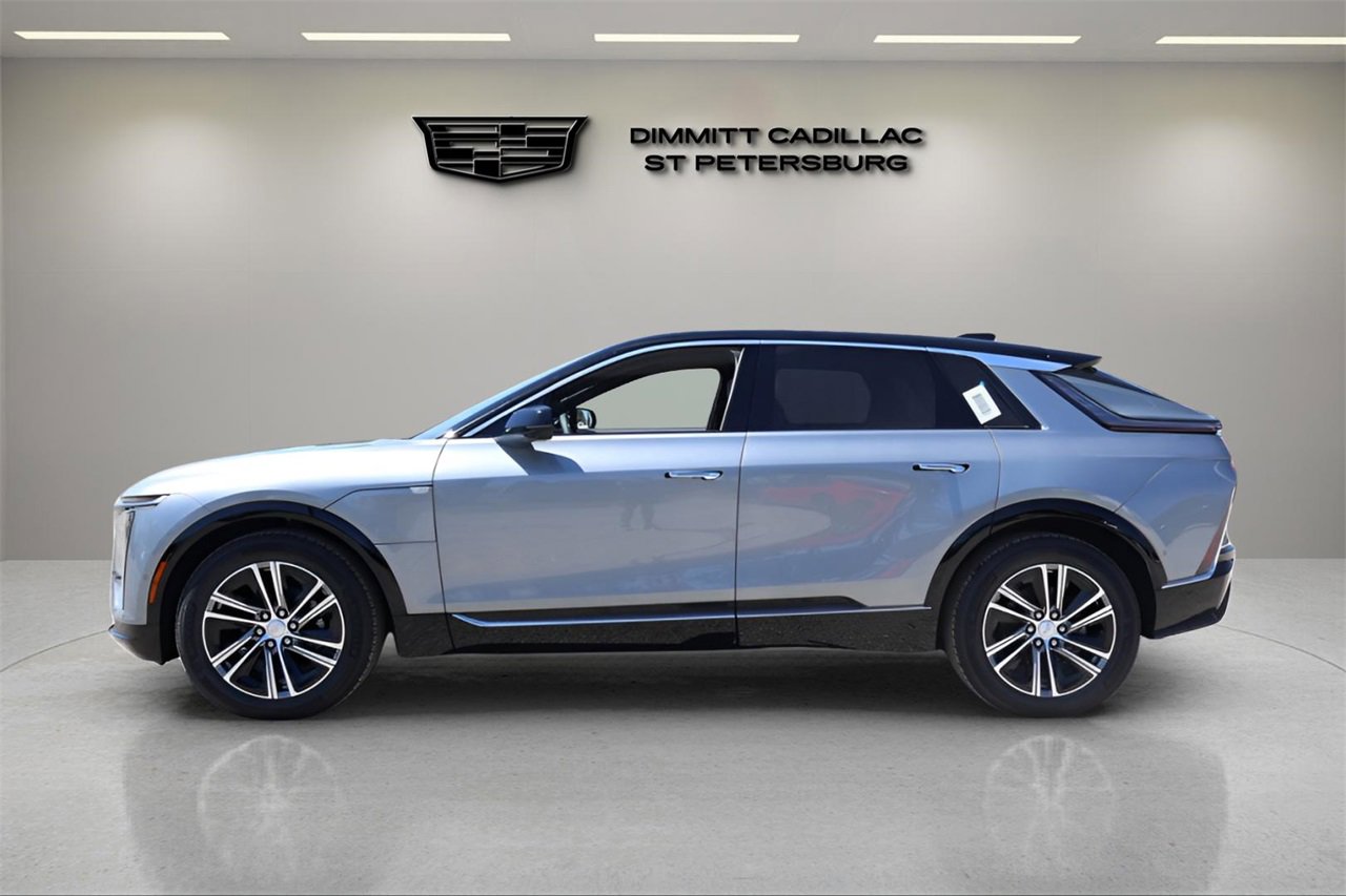New 2026 Cadillac Lyriq Luxury image 2