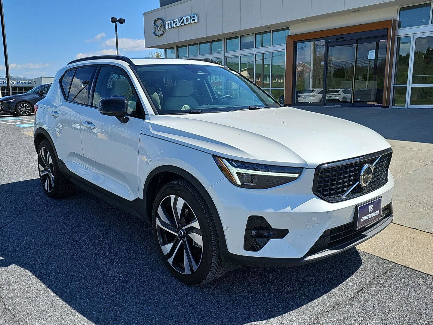Used 2025 Volvo XC40 B5 Plus w/ Protection Package Premier image 1