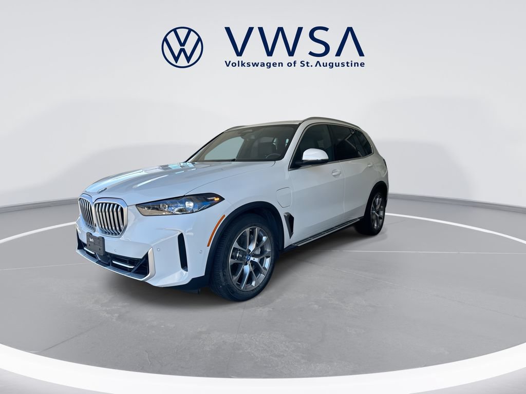 Used 2025 BMW X5 xDrive50e AWD/4WD image 3