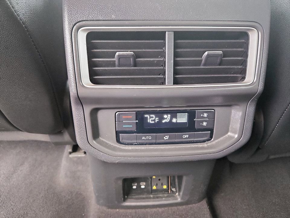 Used 2024 Volkswagen Atlas SE image 31