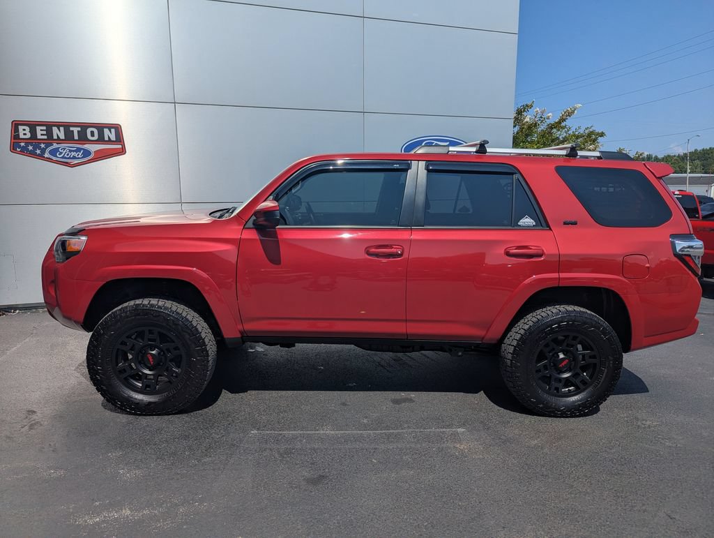 Used 2023 Toyota 4Runner SR5 AWD/4WD image 2