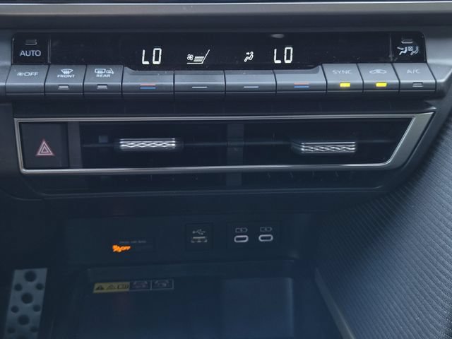 Used 2025 Toyota Camry SE w/ Convenience Package FWD image 18