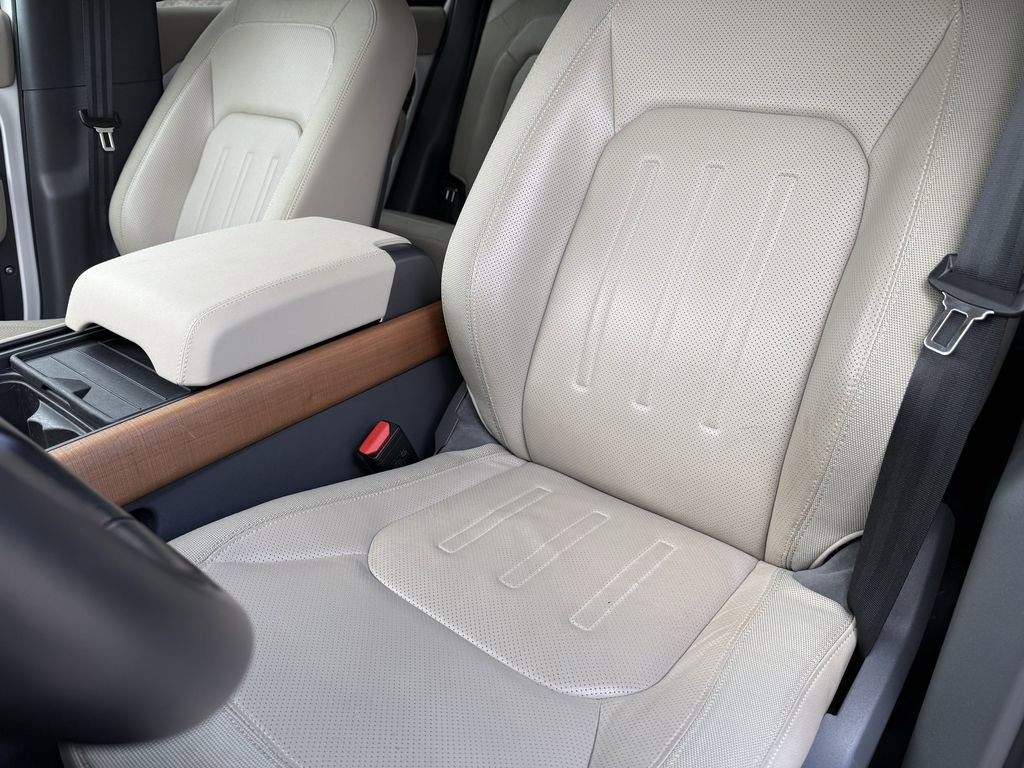 Used 2020 Land Rover Defender 110 SE image 33