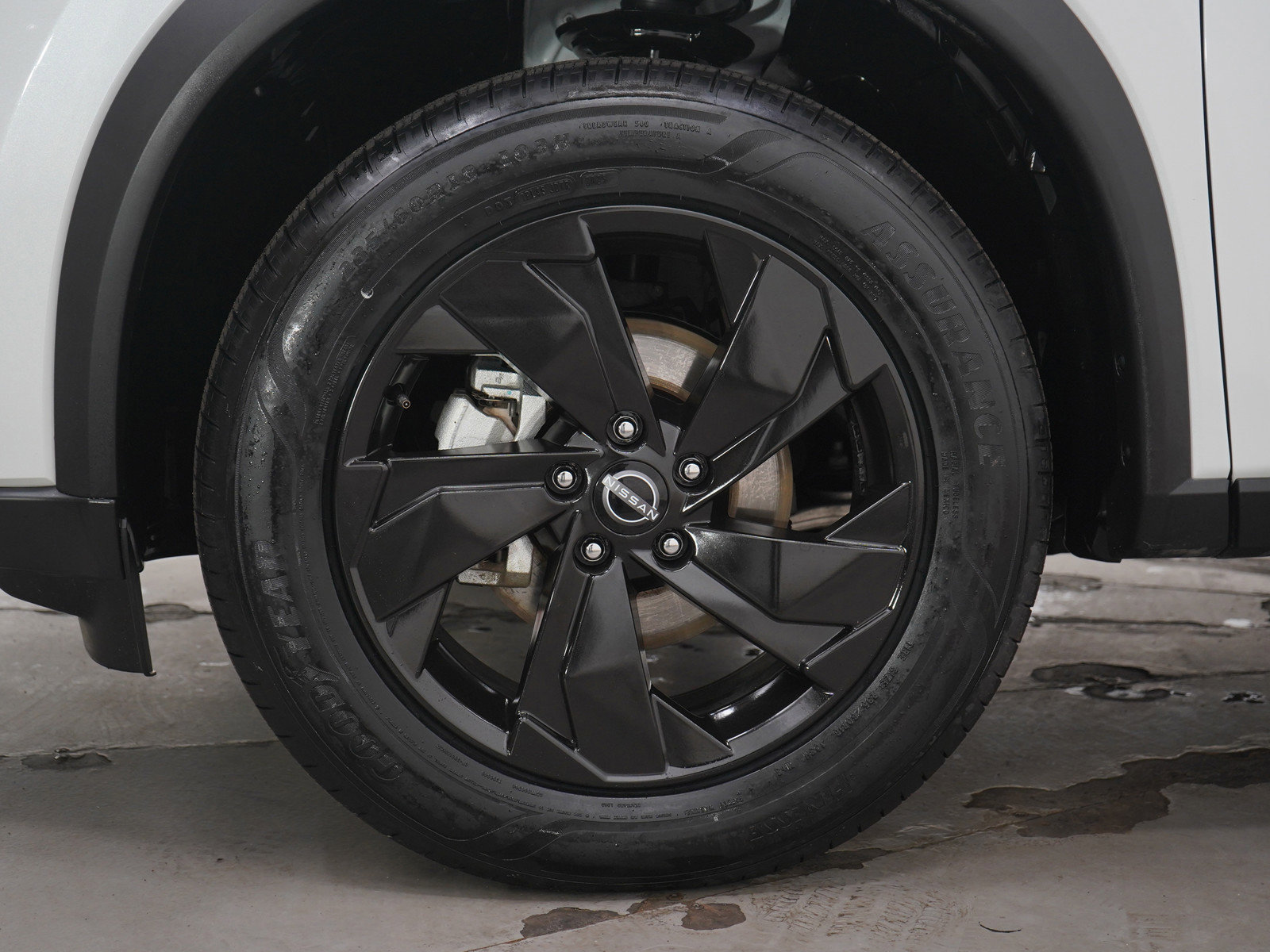 Used 2025 Nissan Rogue SV image 30