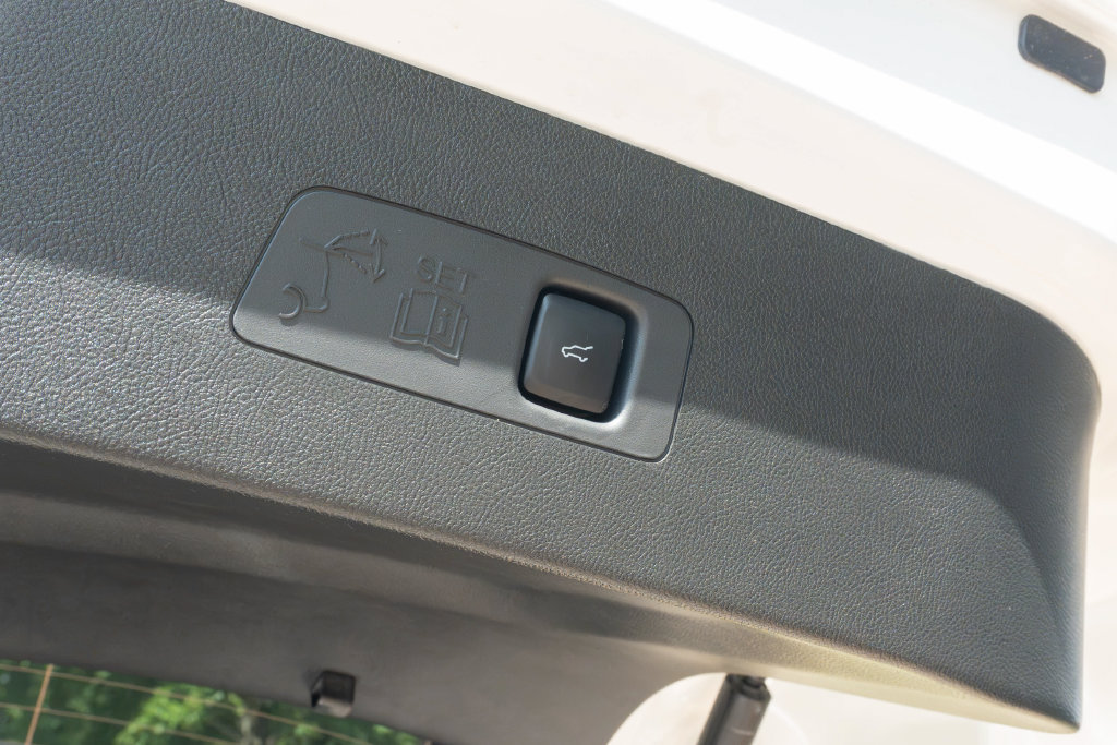 Used 2025 Lincoln Corsair Reserve FWD image 13