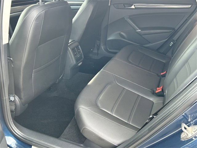 Used 2020 Volkswagen Passat 2.0T R-Line image 21