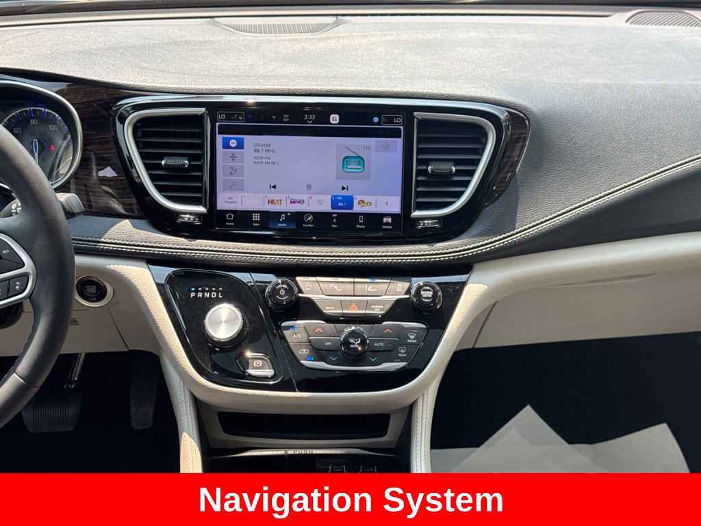 Used 2023 Chrysler Pacifica Limited FWD image 20