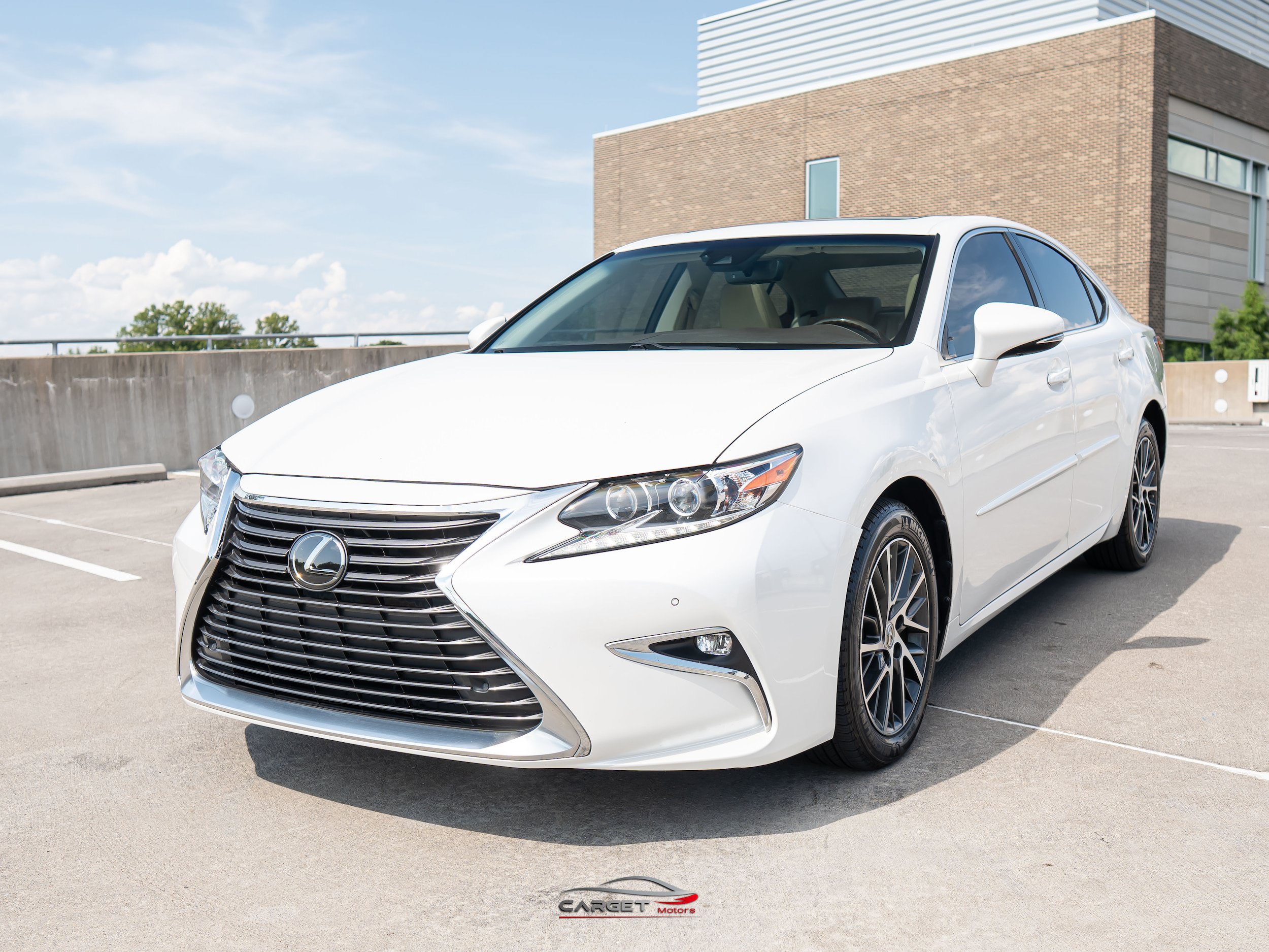 Used 2017 Lexus ES 350 w/ Luxury Package FWD image 3