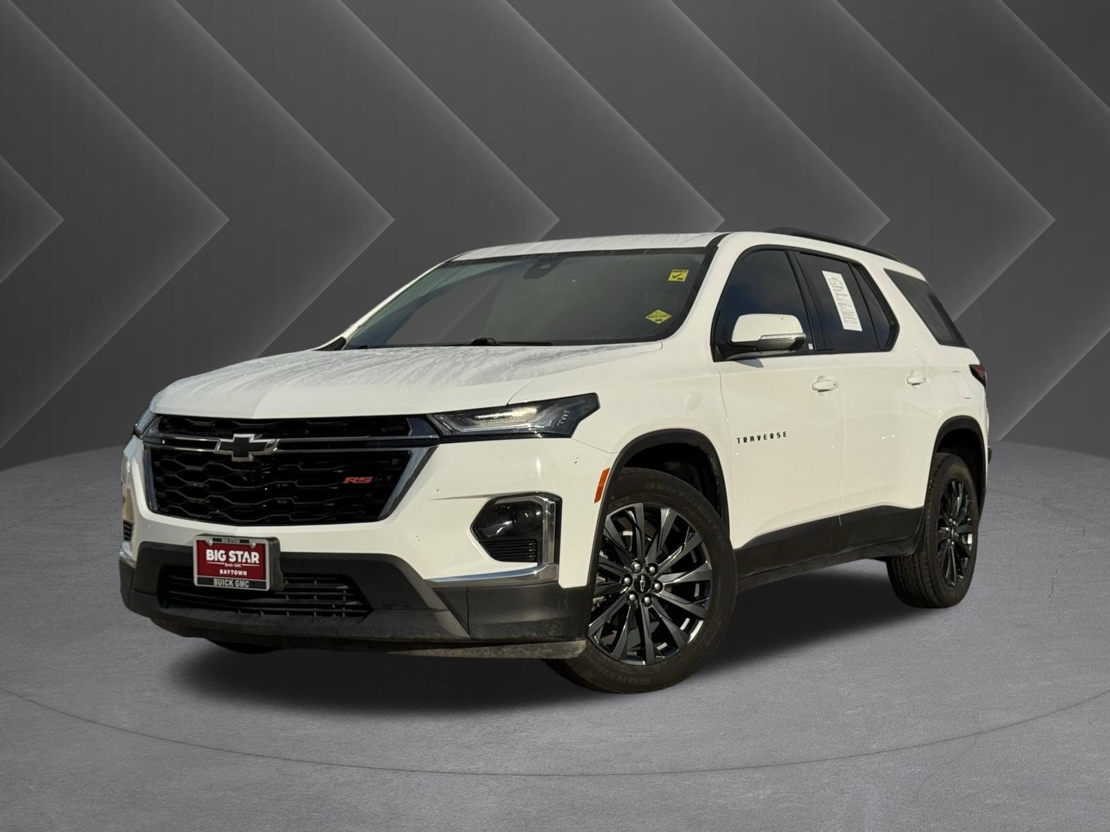 Used 2023 Chevrolet Traverse RS image 2