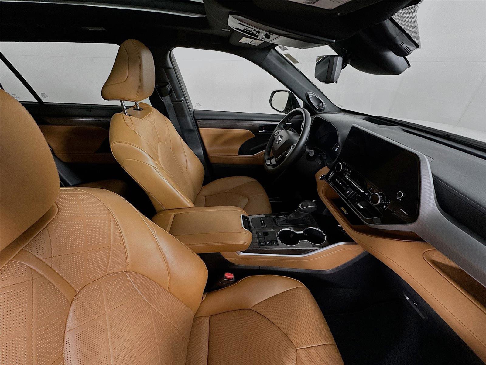 Used 2025 Toyota Highlander Platinum image 29