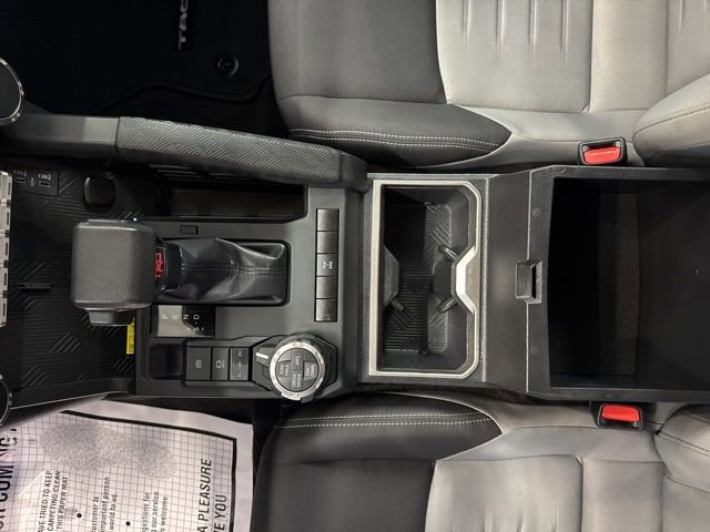 Used 2024 Toyota Tacoma TRD Off-Road image 31