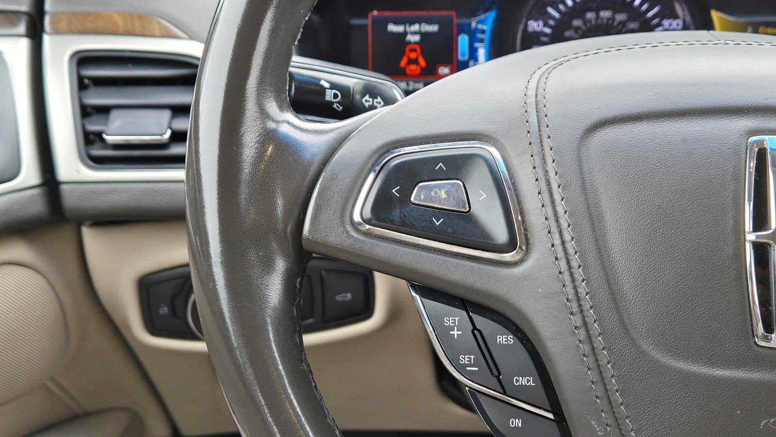 Used 2018 Lincoln MKZ Reserve image 12