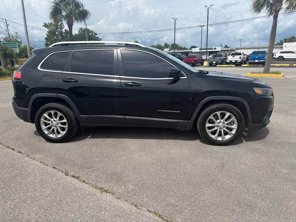 Used 2019 Jeep Cherokee Latitude w/ Popular Appearance Group FWD image 4
