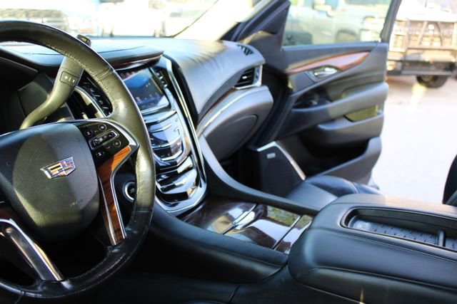 Used 2016 Cadillac Escalade Luxury RWD image 20