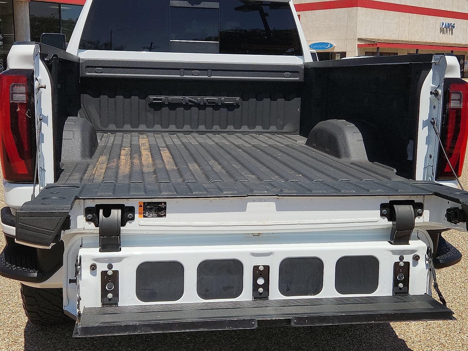 Used 2024 GMC Sierra 2500 Denali w/ Technology Package AWD/4WD image 10