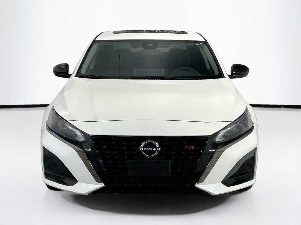 Used 2023 Nissan Altima 2.5 SR w/ SR Premium Package FWD image 2