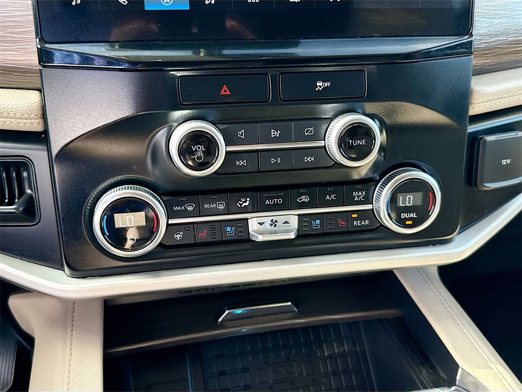 Used 2023 Ford Expedition Limited image 17