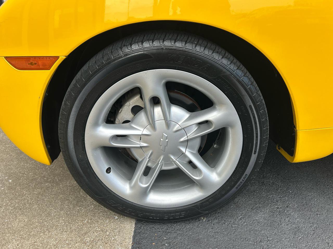 Used 2004 Chevrolet SSR w/ Preferred Equipment Group RWD image 9