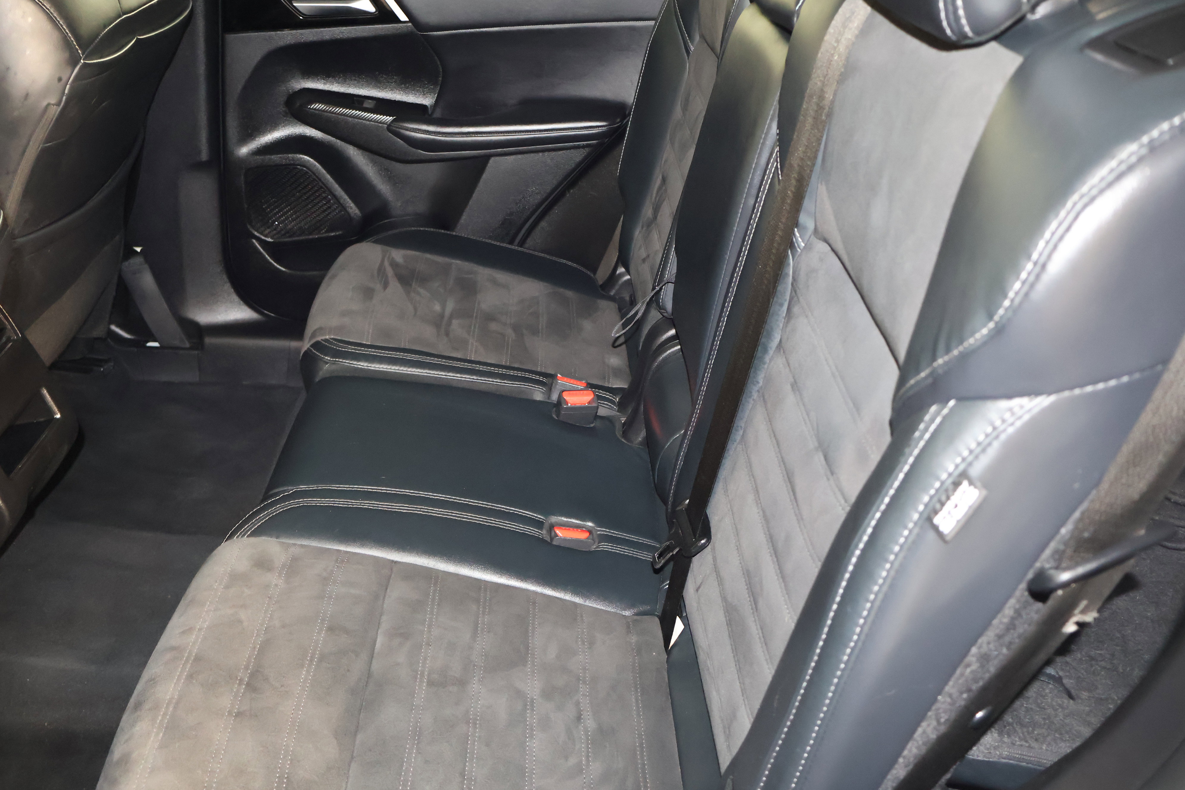 Used 2023 Mitsubishi Outlander SE AWD/4WD image 46
