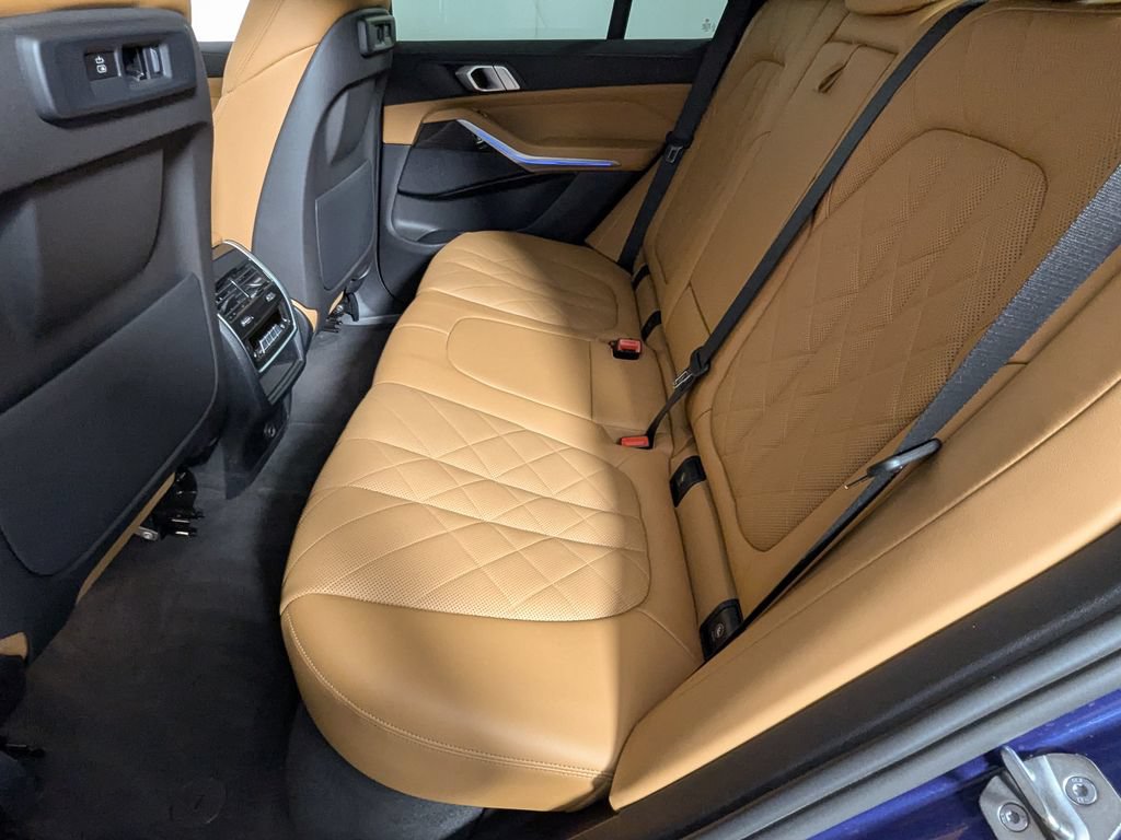 Used 2023 BMW X5 xDrive45e w/ Climate Comfort Package AWD/4WD image 50
