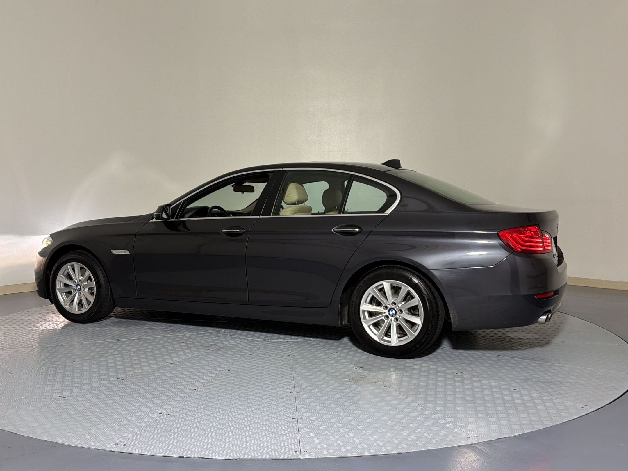 Used 2016 BMW 528i Sedan RWD image 3