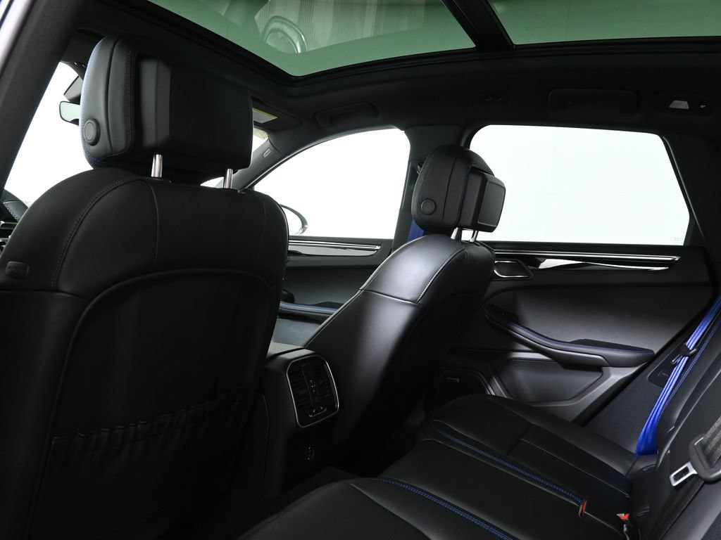 New 2026 Porsche Macan AWD/4WD image 37