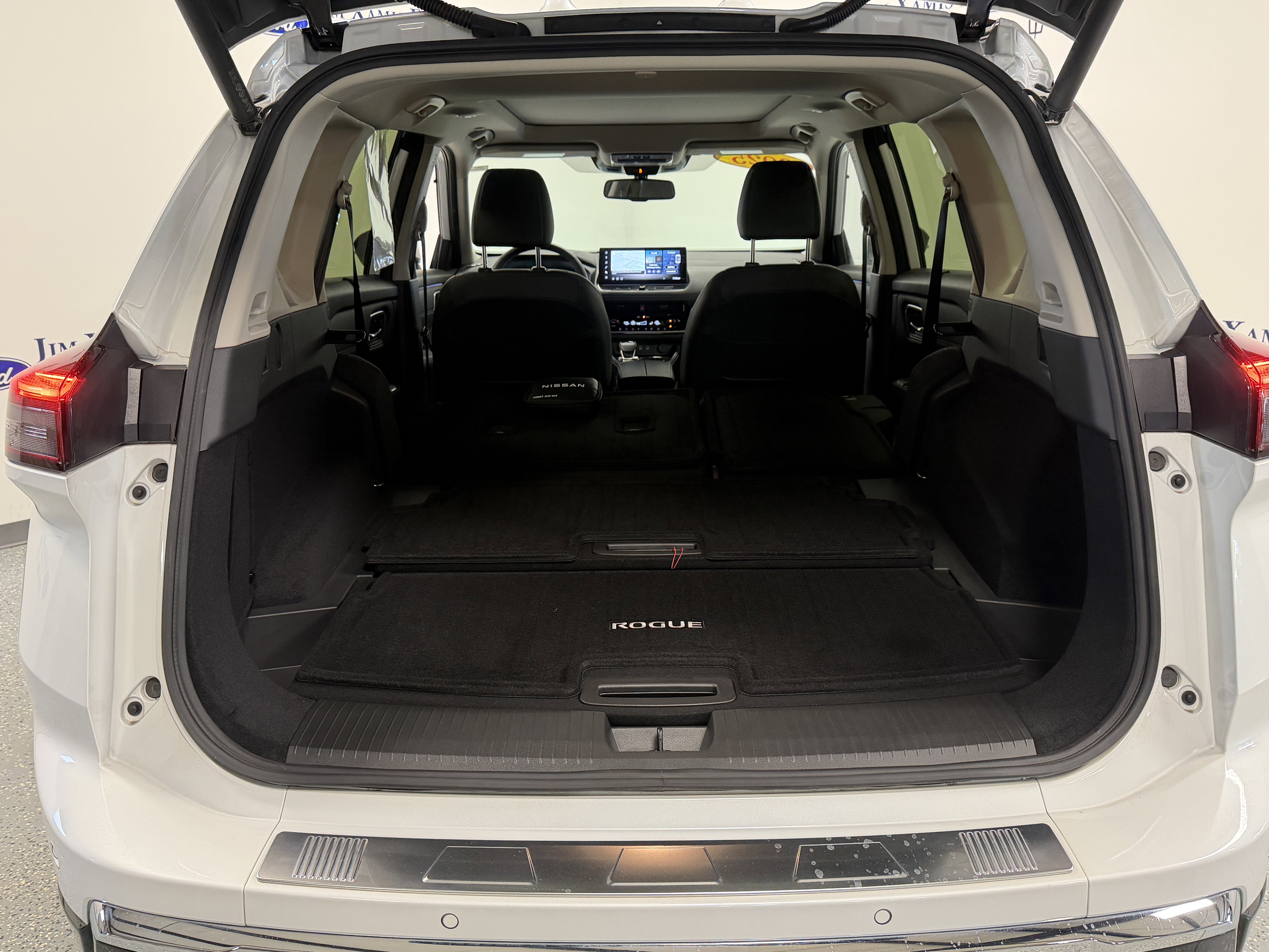 Used 2025 Nissan Rogue Platinum w/ Tech Package AWD/4WD image 29