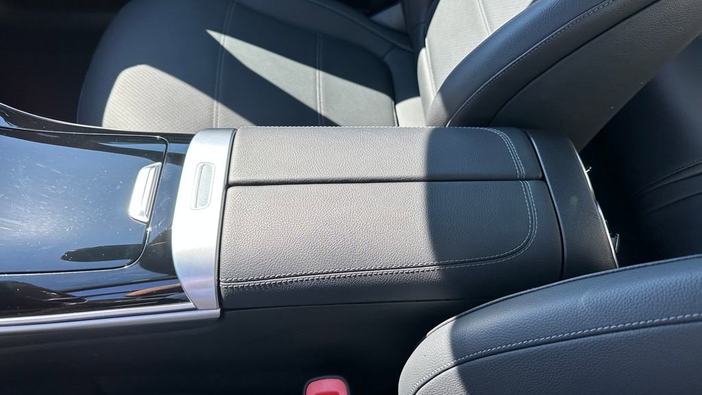 Used 2025 Mercedes-Benz C 300 Sedan image 12