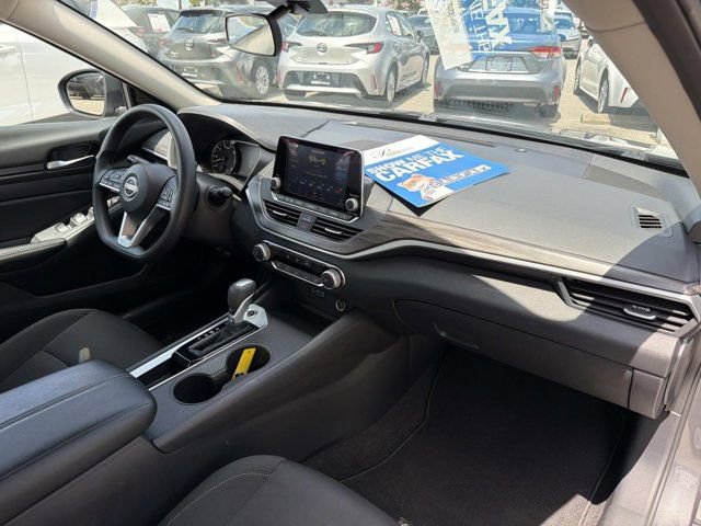 Used 2025 Nissan Altima 2.5 SV FWD image 17