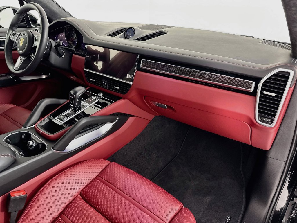 Certified 2023 Porsche Cayenne Turbo AWD/4WD image 31