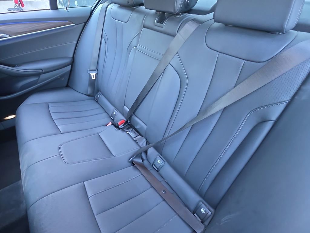 Used 2022 BMW 530i w/ M Sport Package RWD image 17
