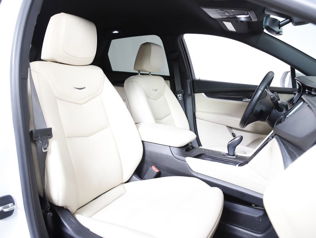 Used 2018 Cadillac XT5 AWD image 7