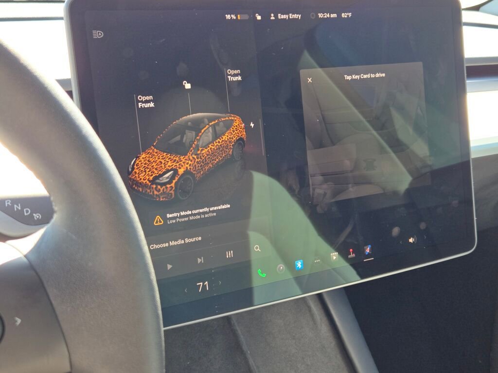 Used 2025 Tesla Model Y Performance image 23