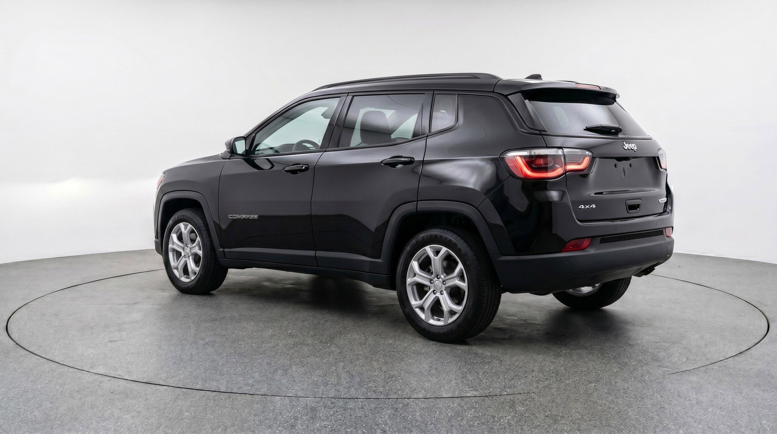 Used 2025 Jeep Compass Latitude AWD/4WD image 6