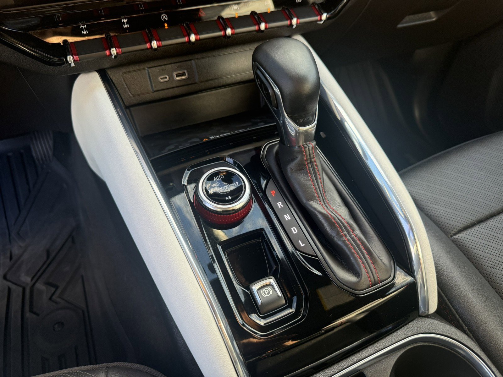 Used 2024 GMC Canyon AT4X w/ AT4X AEV Edition image 24