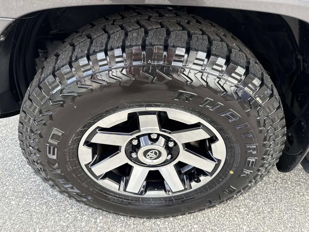 Used 2022 Toyota 4Runner TRD Off-Road Premium AWD/4WD image 12